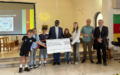 Bischof Bruno Ateba Edo begeisterte Schülerinnen und Schüler – 6000 Euro für Kamerun